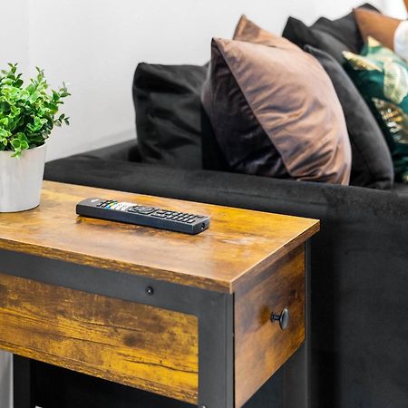 Stylish Apartment - Free Wifi & Netflix - On Street Parking - Double Bed - 49Ag Rowley Regis ภายนอก รูปภาพ