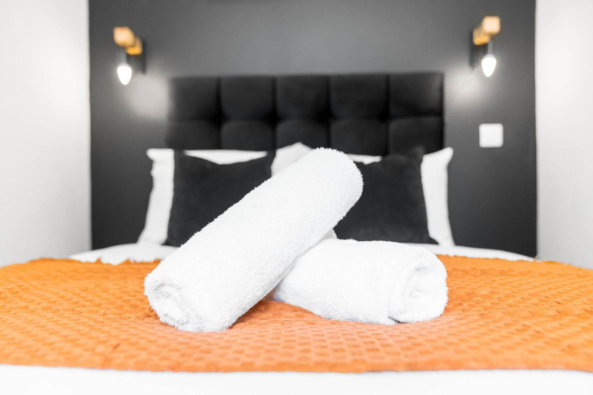 Stylish Apartment - Free Wifi & Netflix - On Street Parking - Double Bed - 49Ag Rowley Regis ภายนอก รูปภาพ